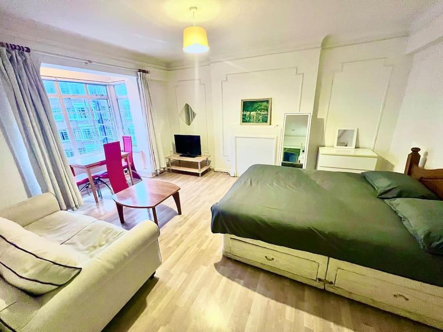 King-Sized Studio, 6Th Floor + Lift, Regent'S Park ลอนดอน ภายนอก รูปภาพ